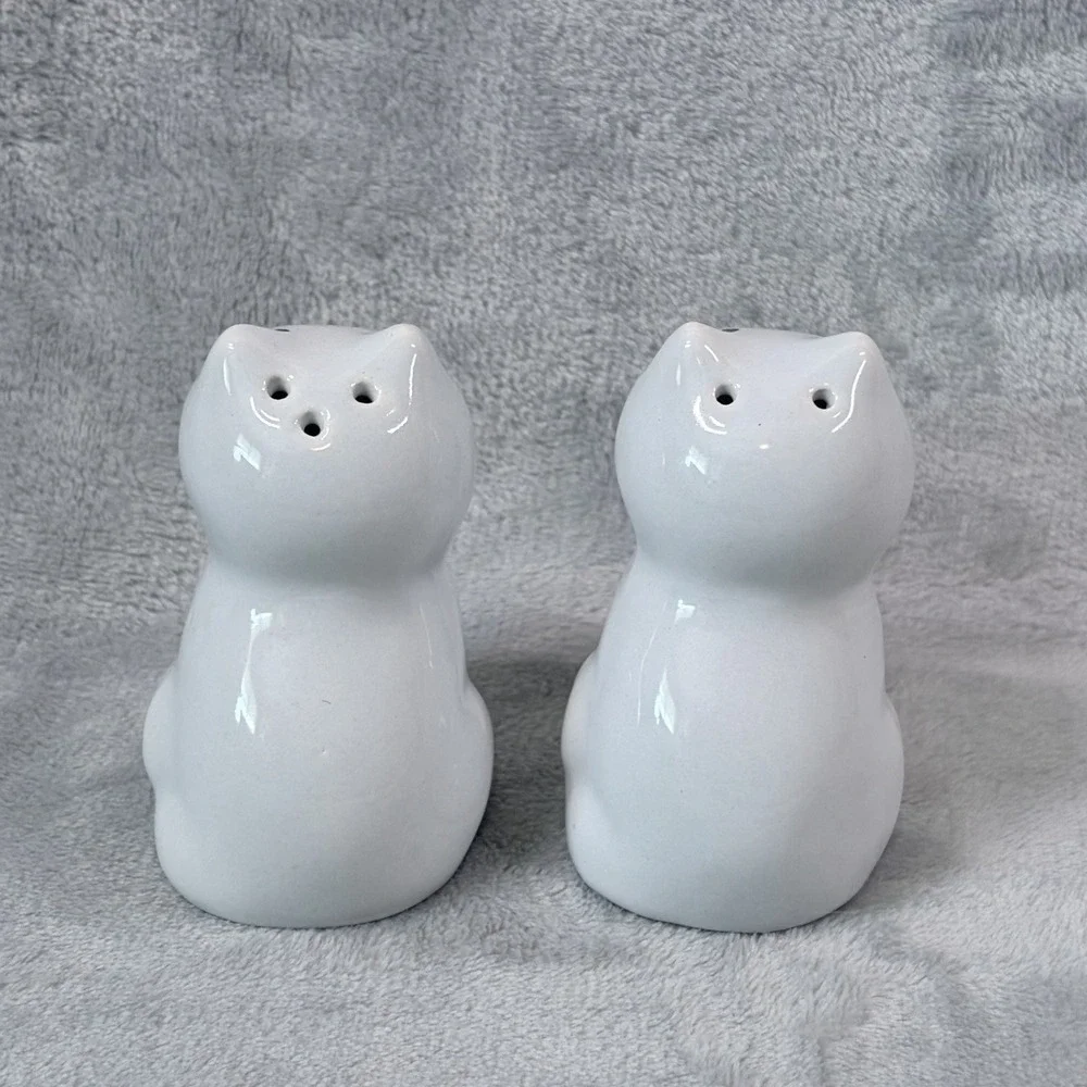 Vintage Ceramic Cat Salt & Pepper Shakers Pink Bow‎ Kitty Kitsch Kitchen Decor